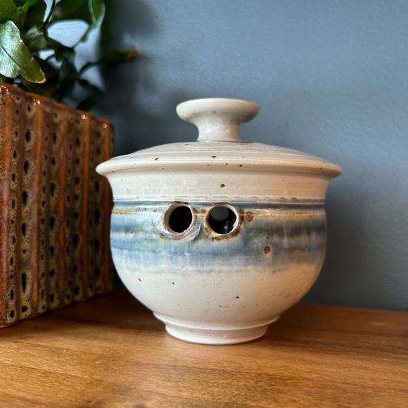 Studio Pottery Garlic Holder - Picture 2 of 7